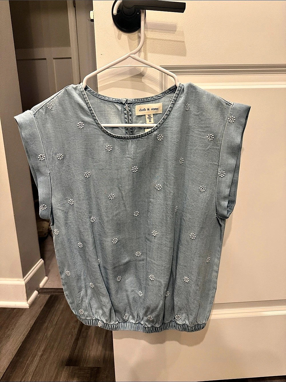 cloth & stone Embroidered Chambray Top Floral Blouse Blue XS
